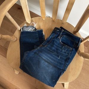 ⚪️HOLLISTER High Rise Dark Wash Distressed Jeans